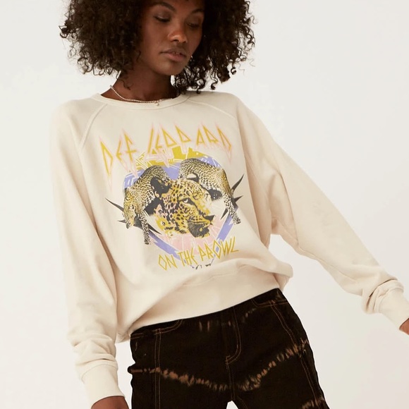 Daydreamer Tops - DAYDREAMER NWOT Def Leppard Sweatshirt Prowl XL